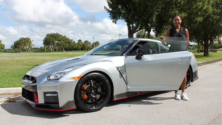 Η νεαρή που πήρε δώρο το GT-R Nismo των 600 ίππων